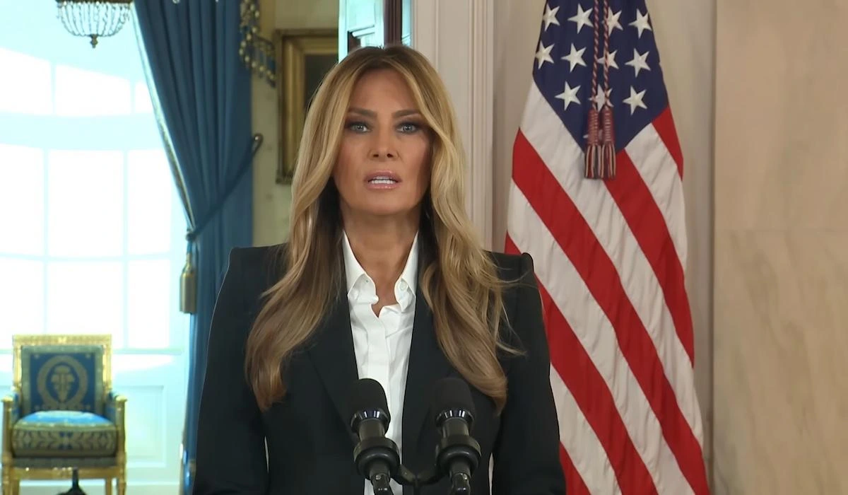 Меланія Трамп хитро дистанціювалася від чоловіка, і на це є причина, - Mirror